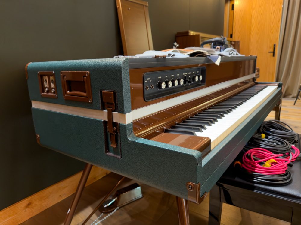 Yamaha CP80-Electric-Keyboard